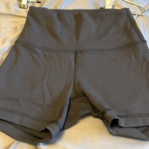 Cropped bike shorts